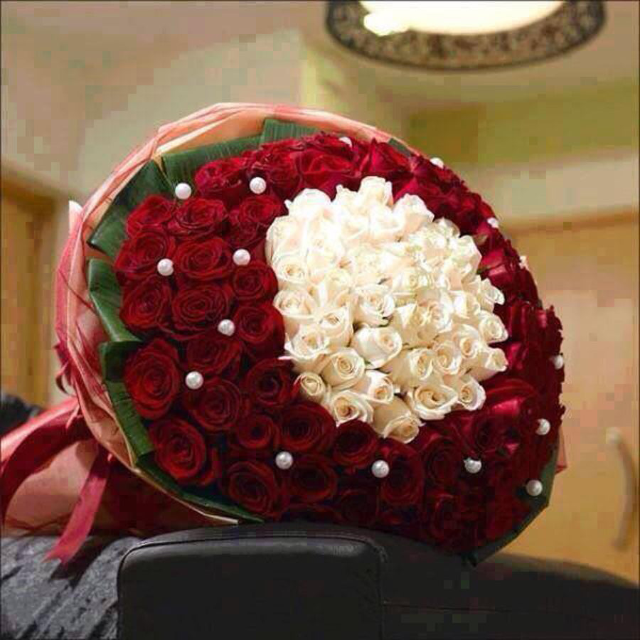 Red & White Roses Bouquet